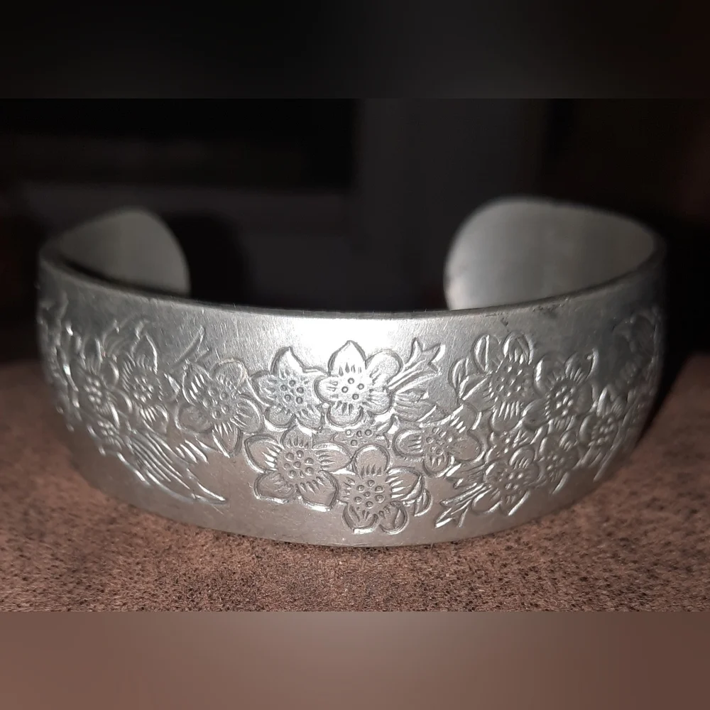 Kirk stieff pewter larkspur cuff engraved floral bracelet Signed Vintage
